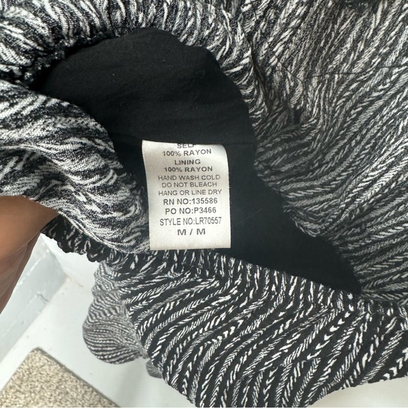 Main Strip Black & White Patterned Halter top Jumpsuit Size Medium - Picture 5 of 10